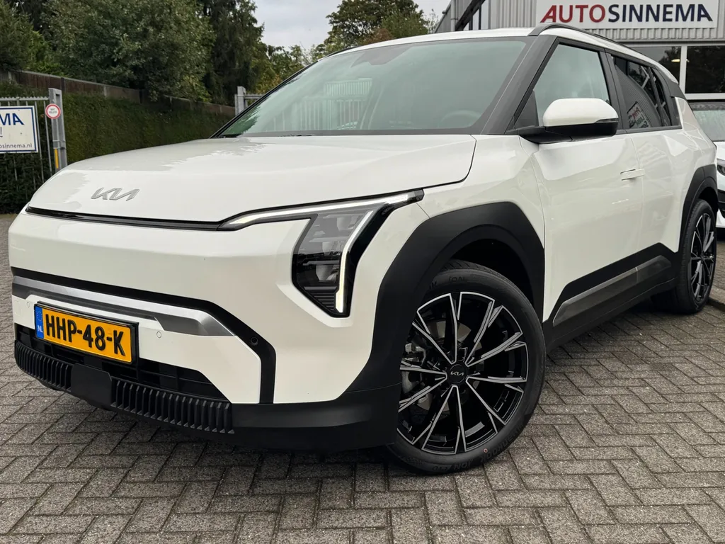 Kia EV3 Plus 81.4 kWh | 19" Velgen | 1e eigenaar | Stoelverwarming | Stuurverwarming |